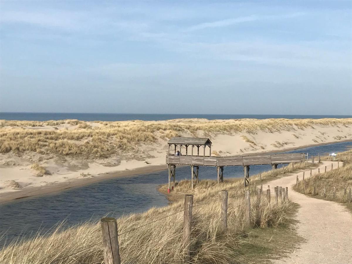 Strandhuis De Zeeparel Met Hottub Petten Luaran gambar