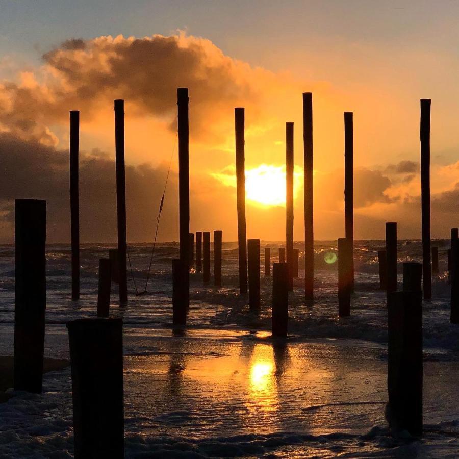 Strandhuis De Zeeparel Met Hottub Petten Luaran gambar